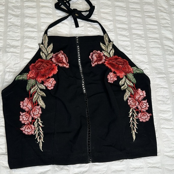 Vintage Y2K Forever 21, roses 🌹 appliqué halter top. NEW with tags! - Picture 2 of 6